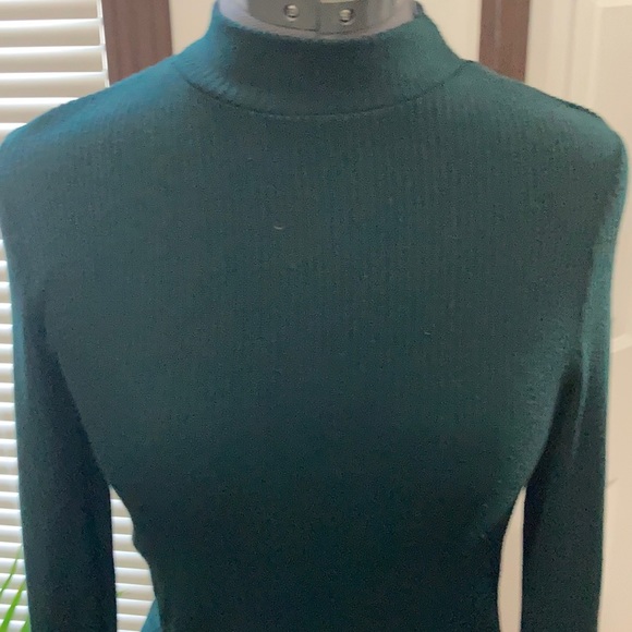 Adorable mock neck knit dress in dark green. - Picture 2 of 2